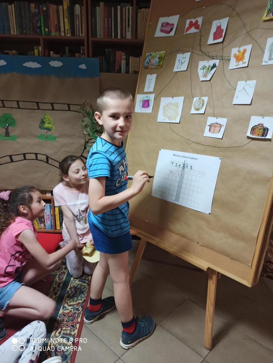Pasowanie na Czytelnika uczniów klasy Ia w Gminnej Bibliotece Publicznej w Sękowej